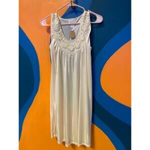 LATI Fashion Intimates White Sleeveless Satin Nightgown Dress Womens Size Medium